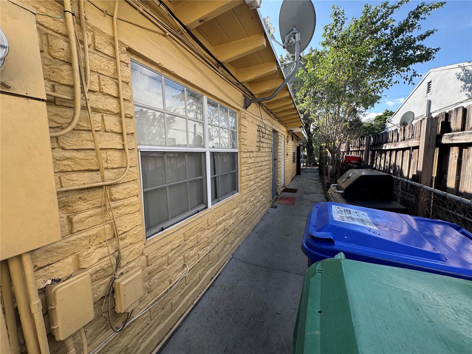 Listing photo id 16 for 1025 31st Avenue