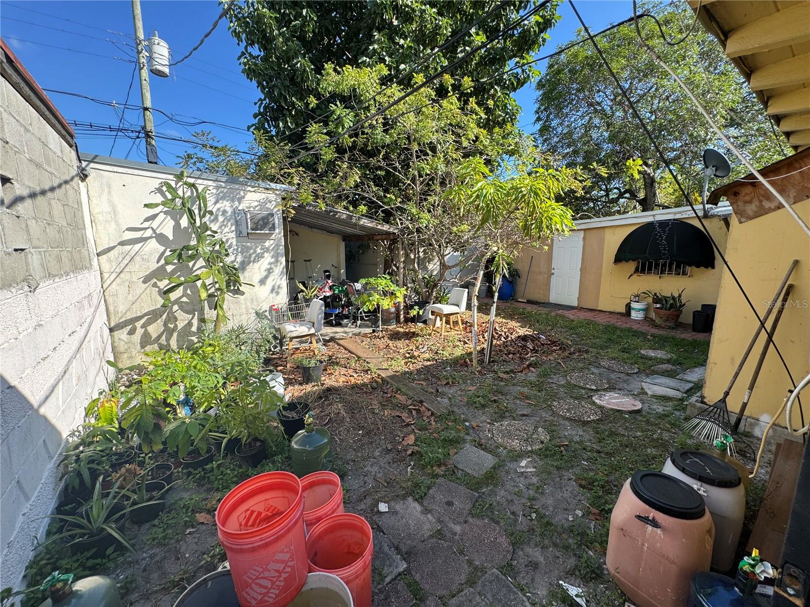 Listing photo id 22 for 1025 31st Avenue