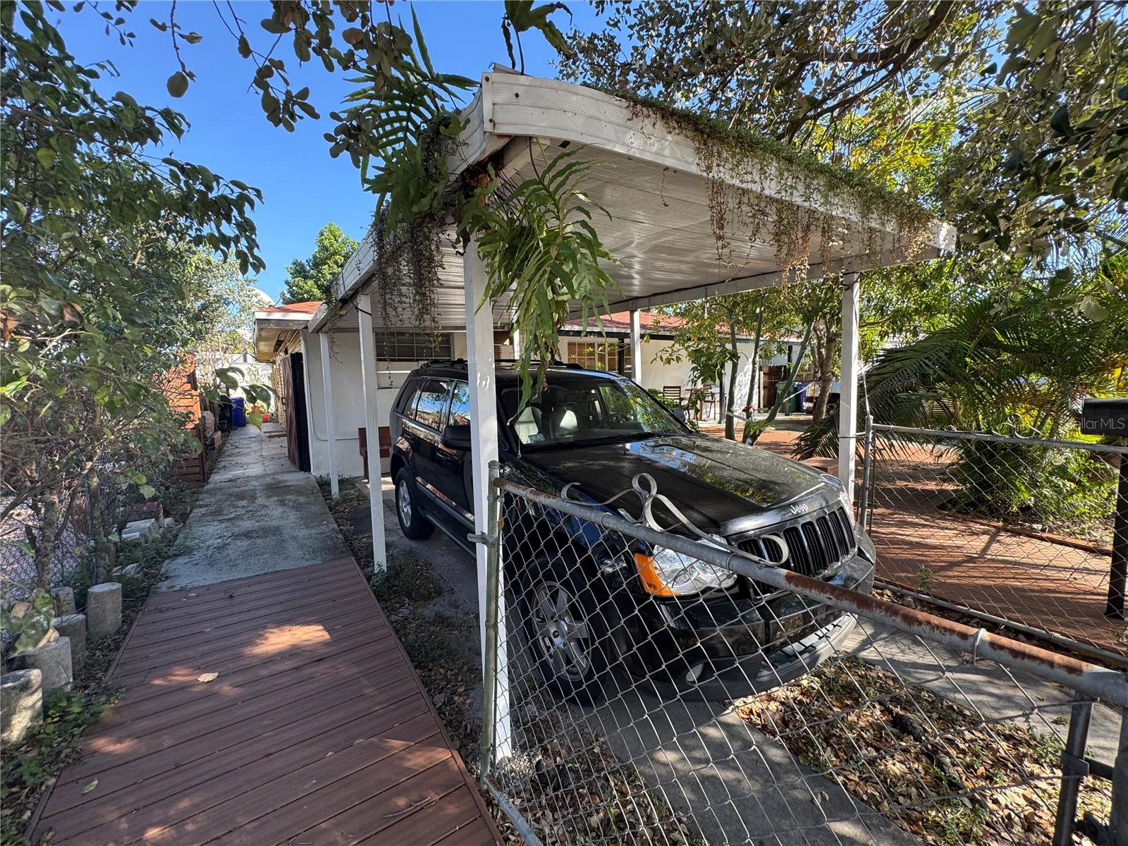 Listing photo id 2 for 1025 31st Avenue