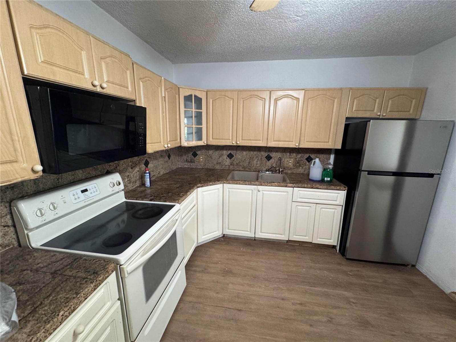 Listing photo id 6 for 1025 31st Avenue