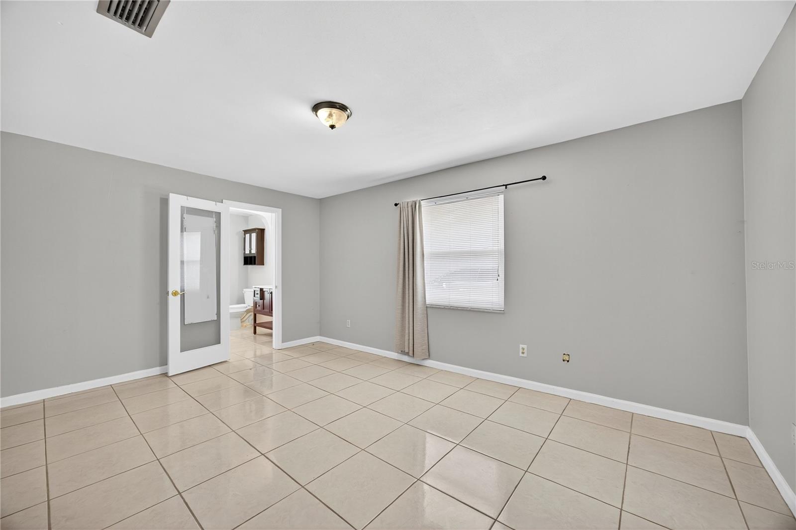 Image 25 of 47 For 2502 Vine Street