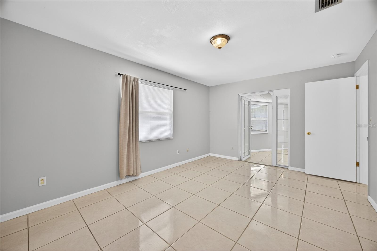 Image 26 of 47 For 2502 Vine Street