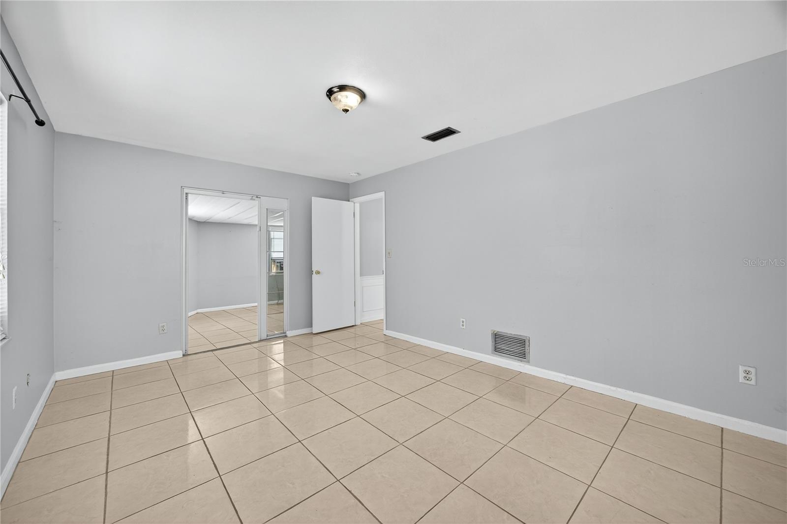 Image 27 of 47 For 2502 Vine Street