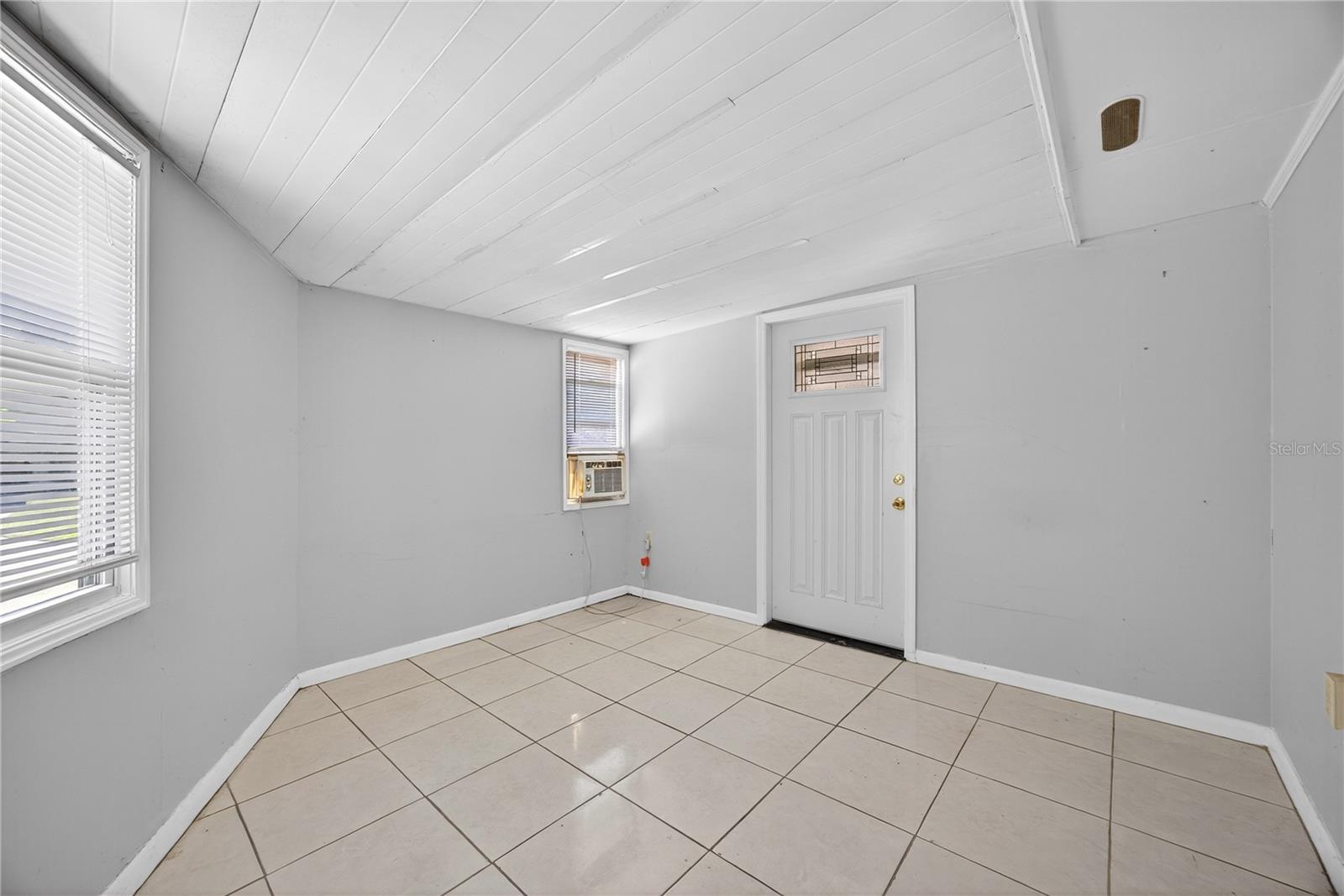 Image 28 of 47 For 2502 Vine Street