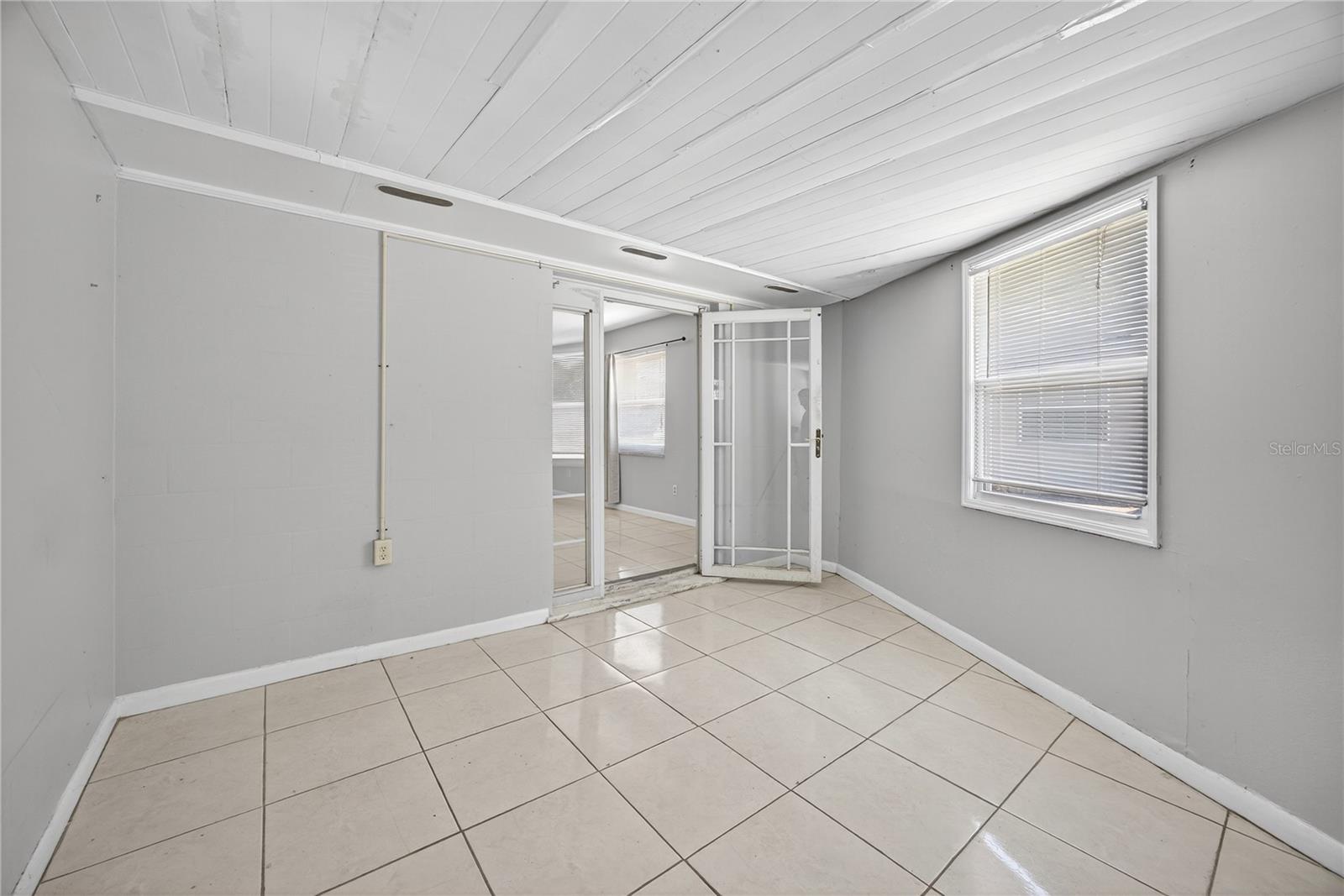 Image 29 of 47 For 2502 Vine Street