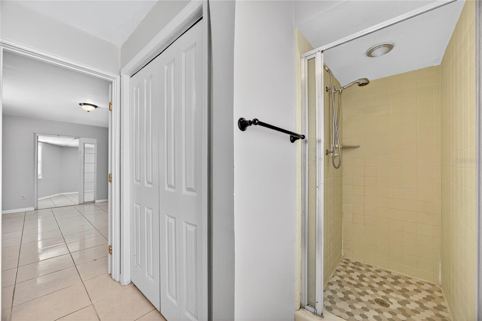 Image 31 of 47 For 2502 Vine Street