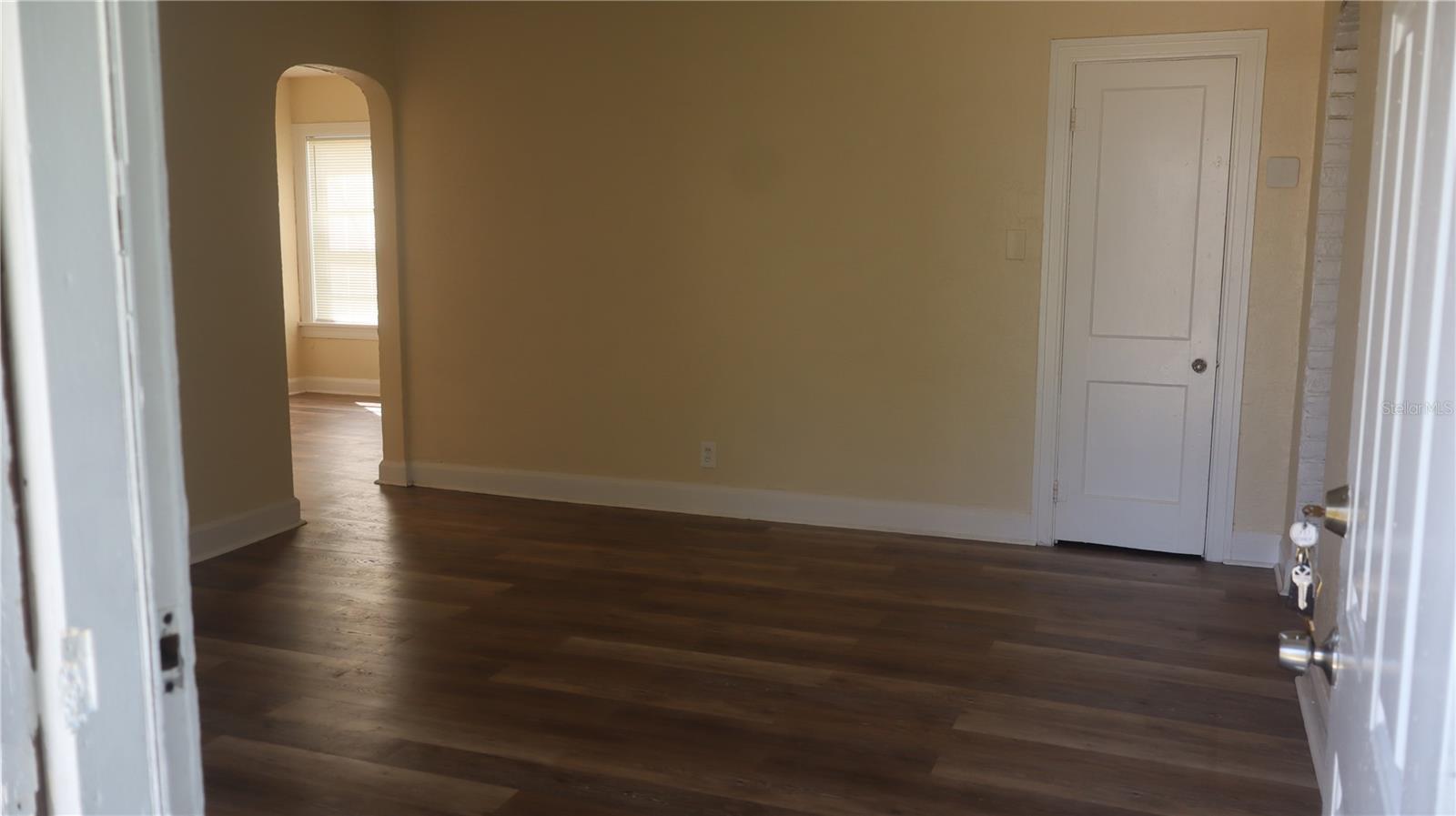 Image 5 of 12 For 828 16th Avenue S