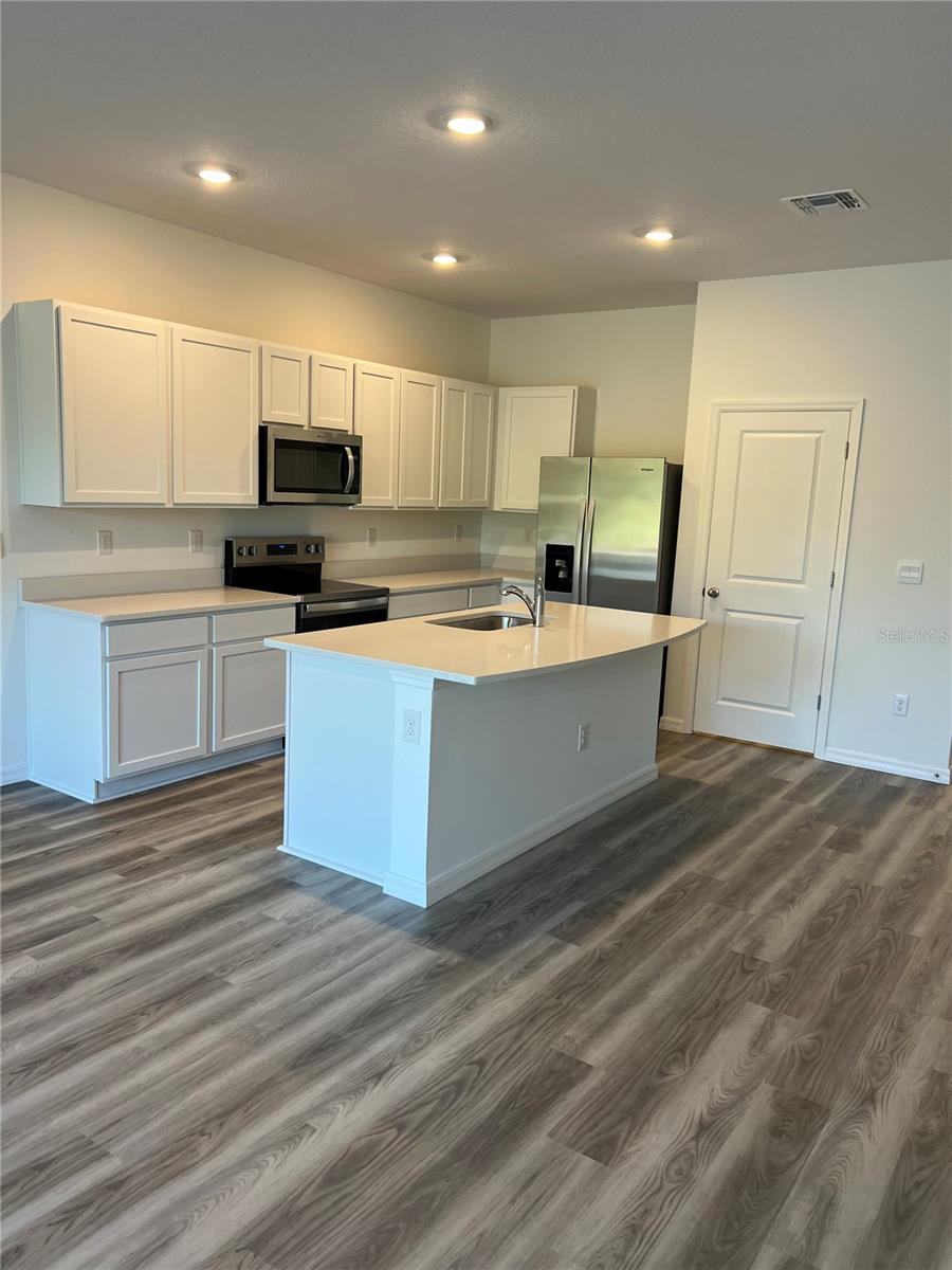 Image 2 of 12 For 17485 Spanish Oak Loop