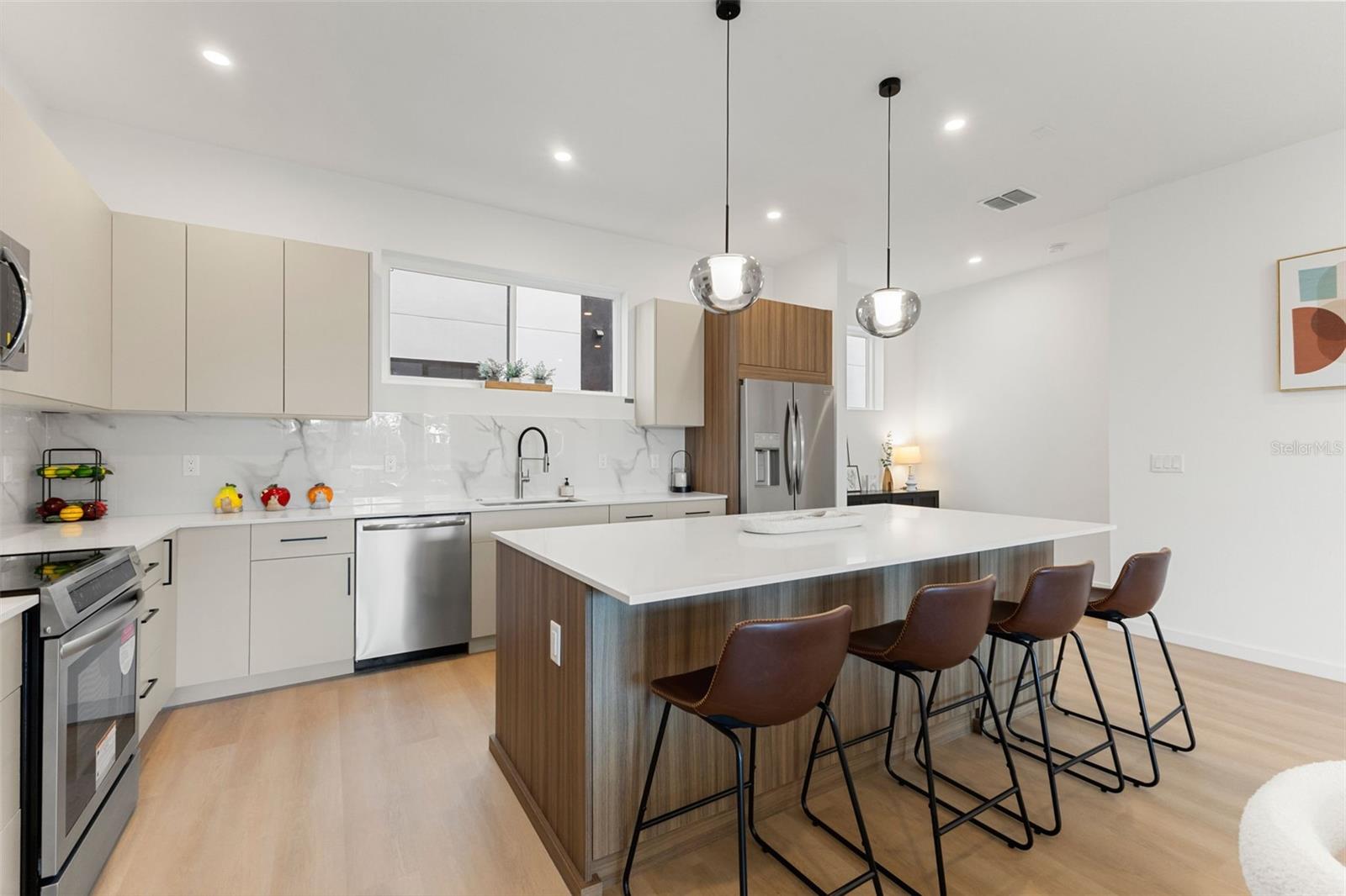 Listing photo id 8 for 2108 4th Street S