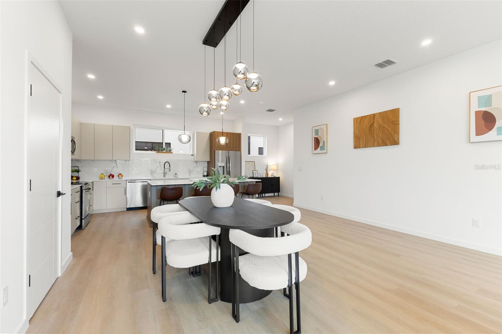 Listing photo id 10 for 2108 4th Street S