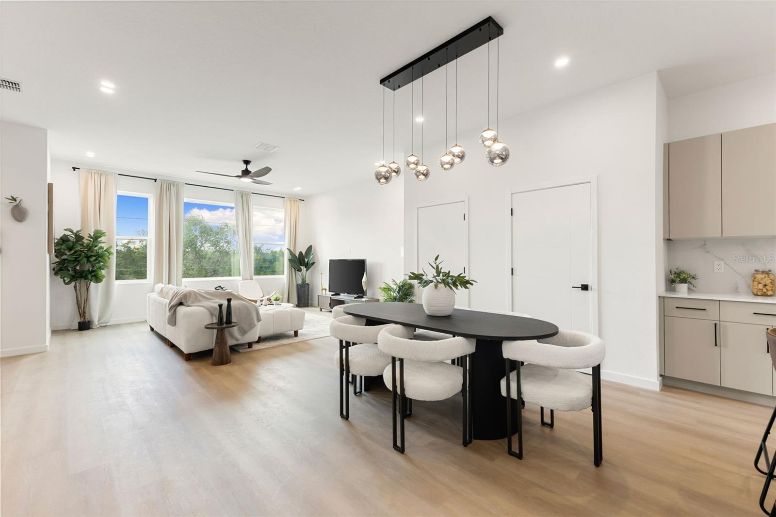 Listing photo id 11 for 2108 4th Street S