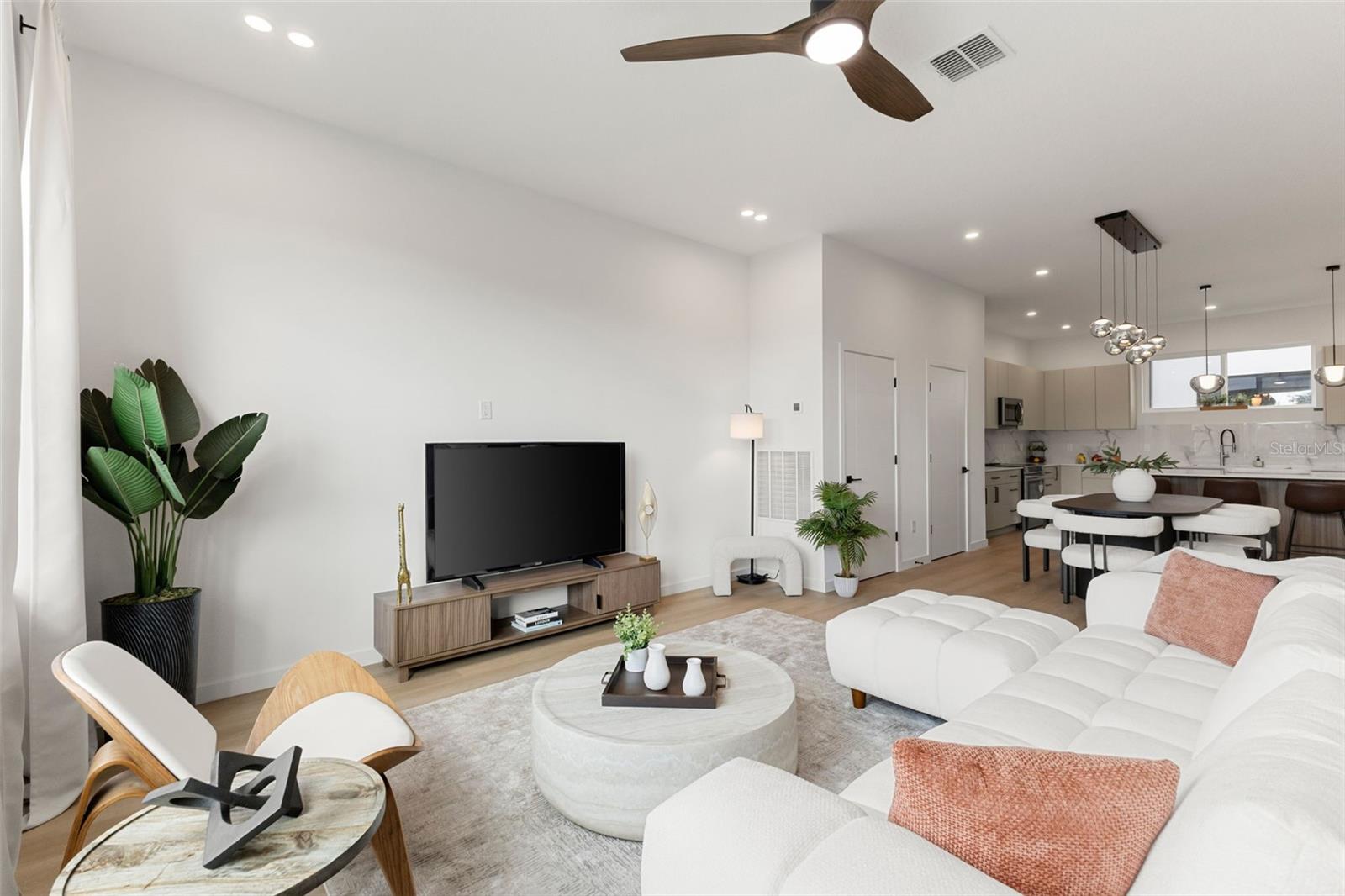 Listing photo id 13 for 2108 4th Street S