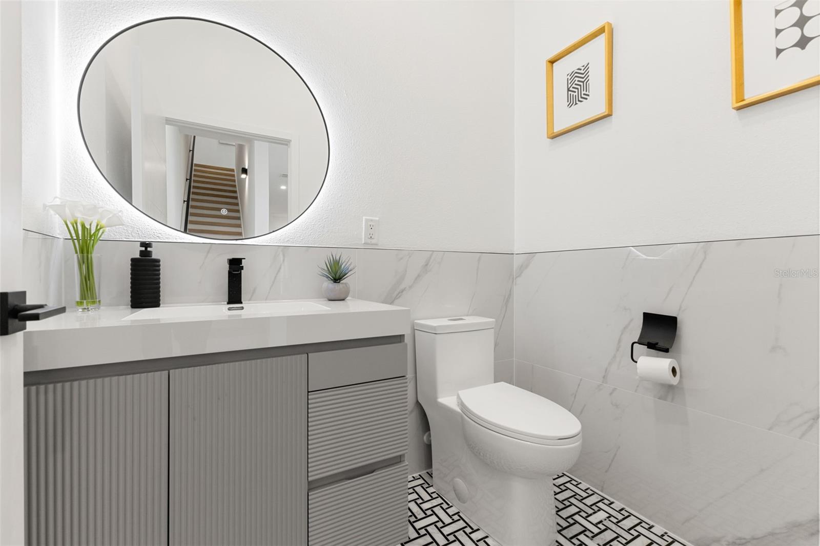 Listing photo id 17 for 2108 4th Street S