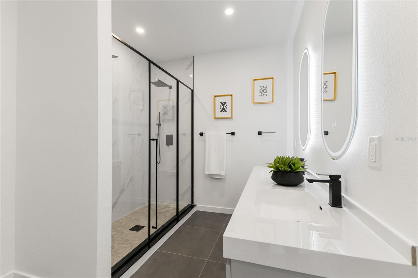 Listing photo id 21 for 2108 4th Street S