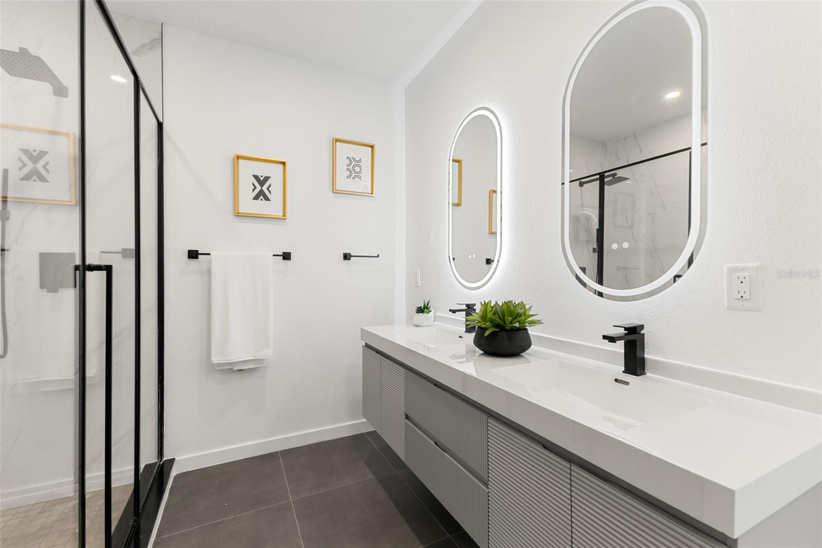 Listing photo id 22 for 2108 4th Street S