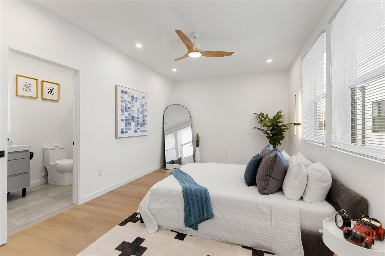 Listing photo id 24 for 2108 4th Street S