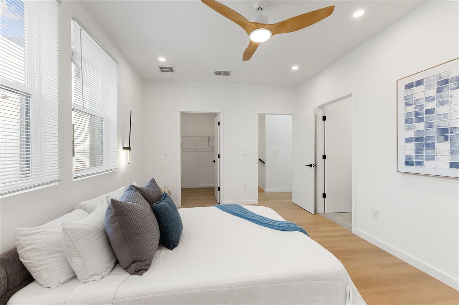 Listing photo id 25 for 2108 4th Street S