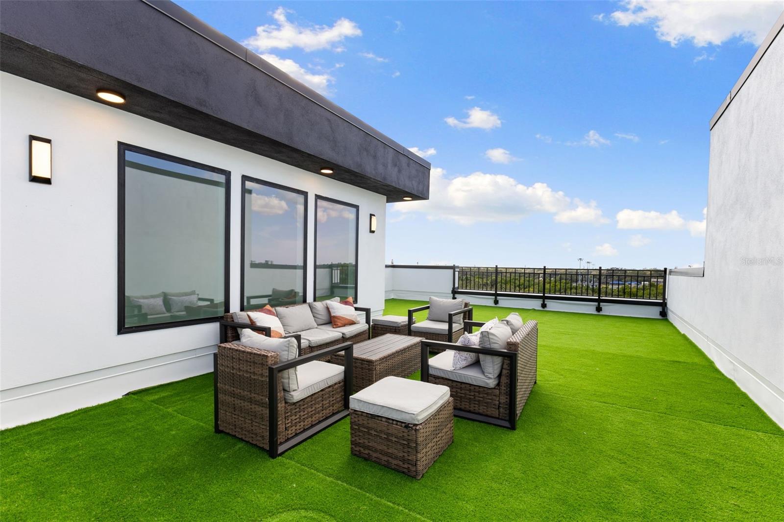 Listing photo id 32 for 2108 4th Street S