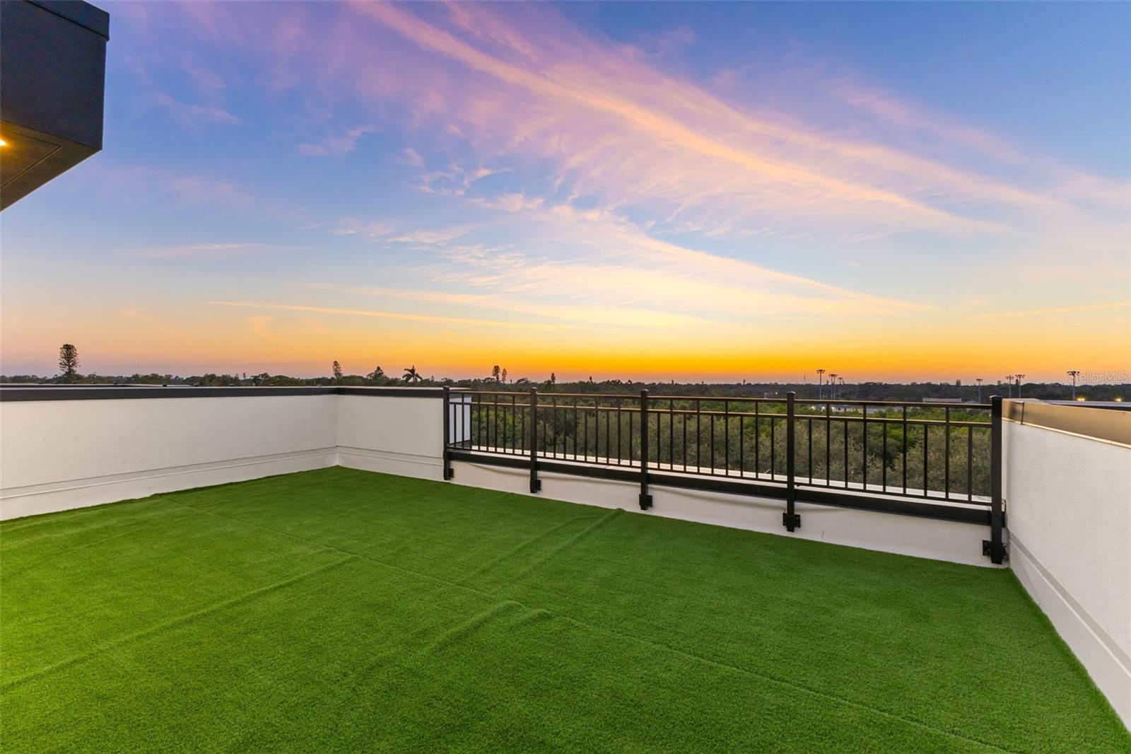 Listing photo id 34 for 2108 4th Street S