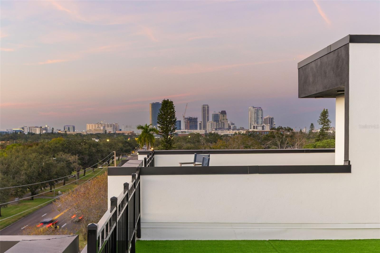 Listing photo id 37 for 2108 4th Street S