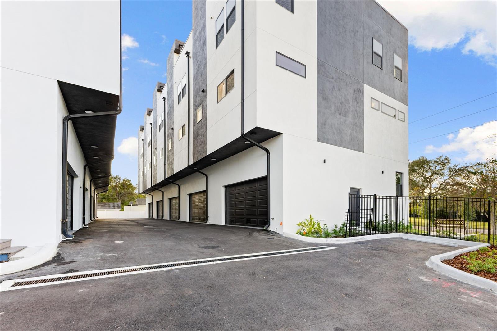 Listing photo id 39 for 2108 4th Street S