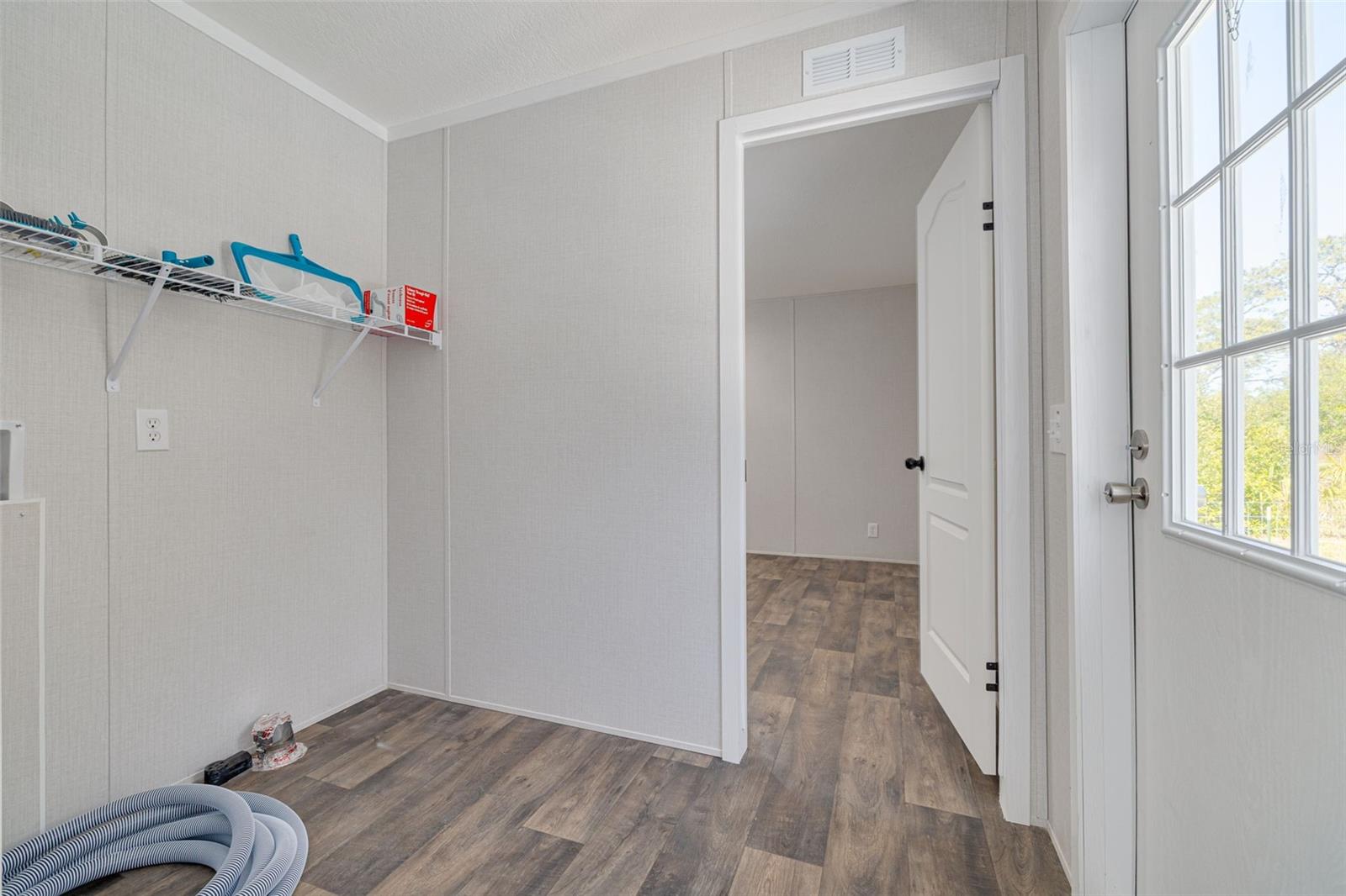 Image 16 of 34 For 10617 Denton Avenue