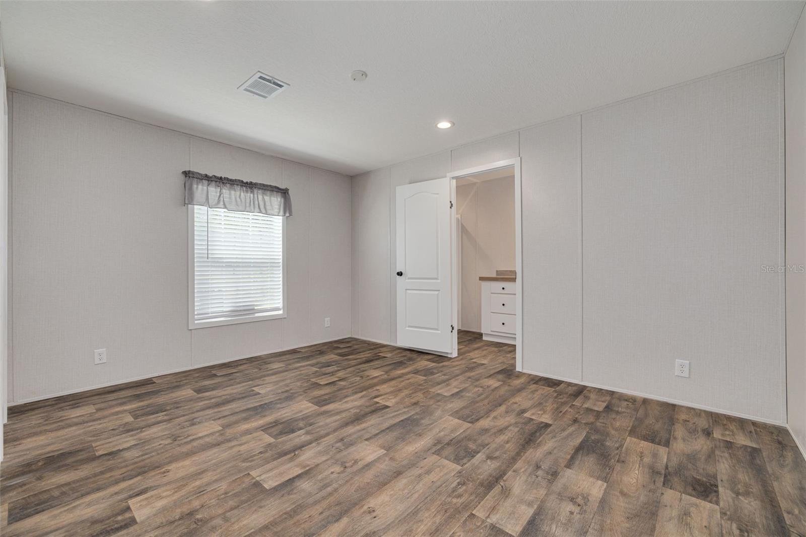 Image 4 of 34 For 10617 Denton Avenue