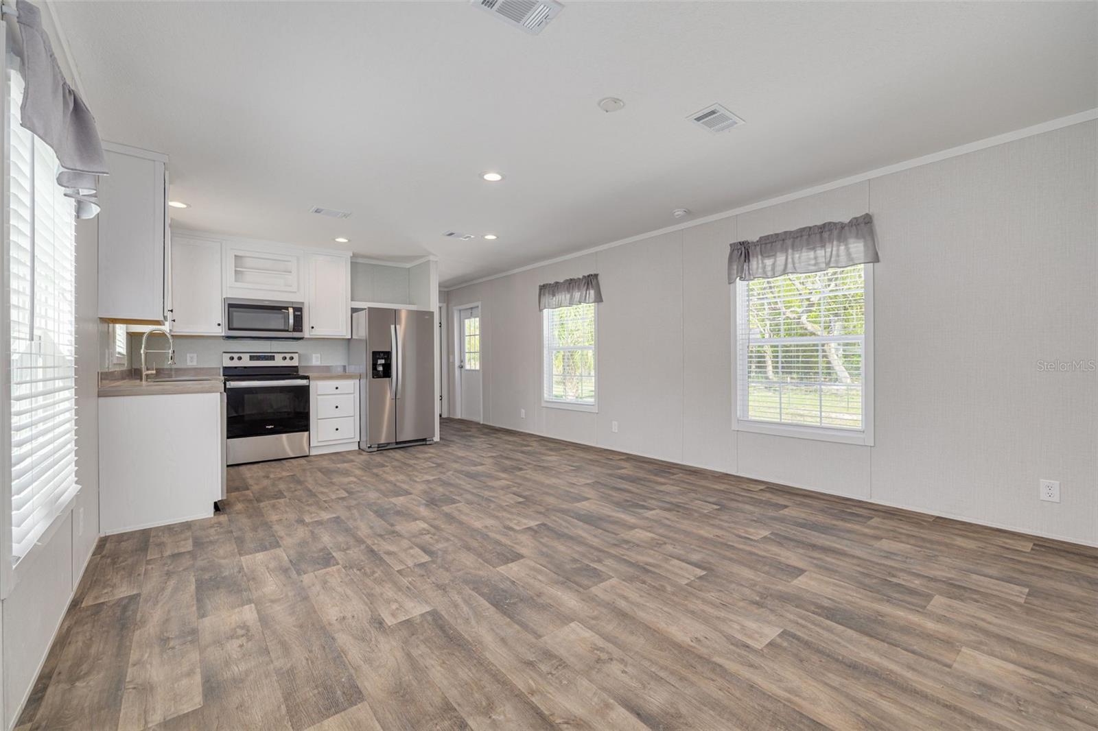 Image 7 of 34 For 10617 Denton Avenue