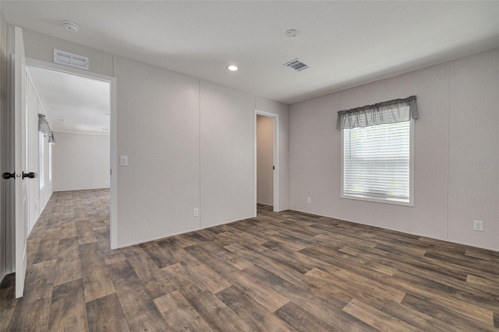 Image 9 of 34 For 10617 Denton Avenue