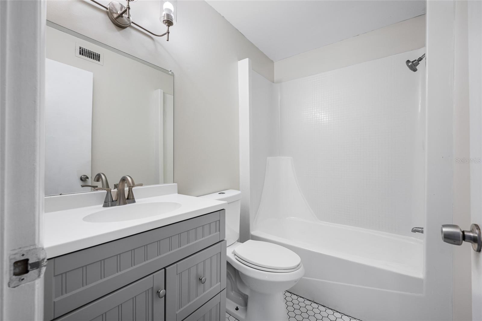 Image 5 of 20 For 600 Betty Lane 9