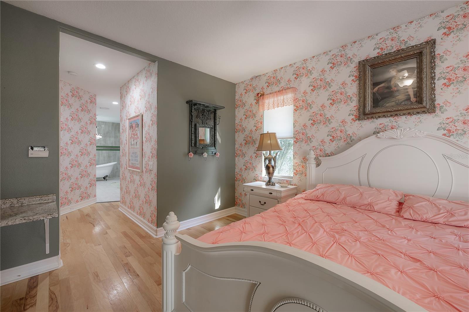 Image 21 of 61 For 12108 Riverhills Drive