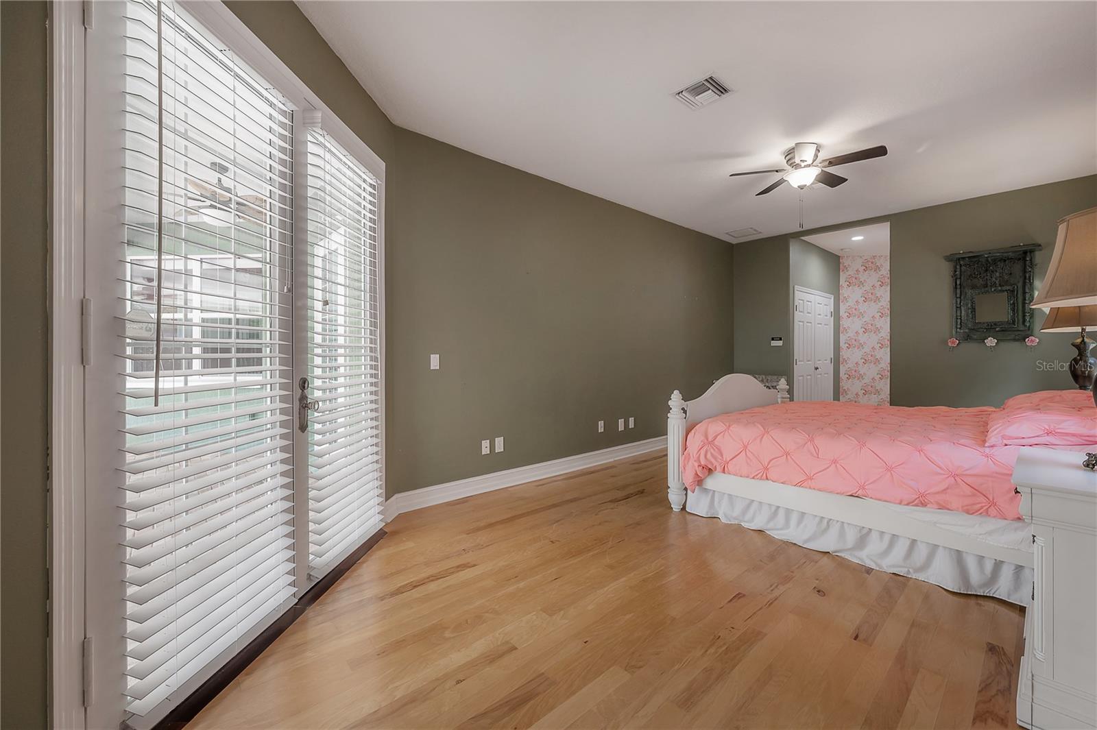 Image 22 of 61 For 12108 Riverhills Drive