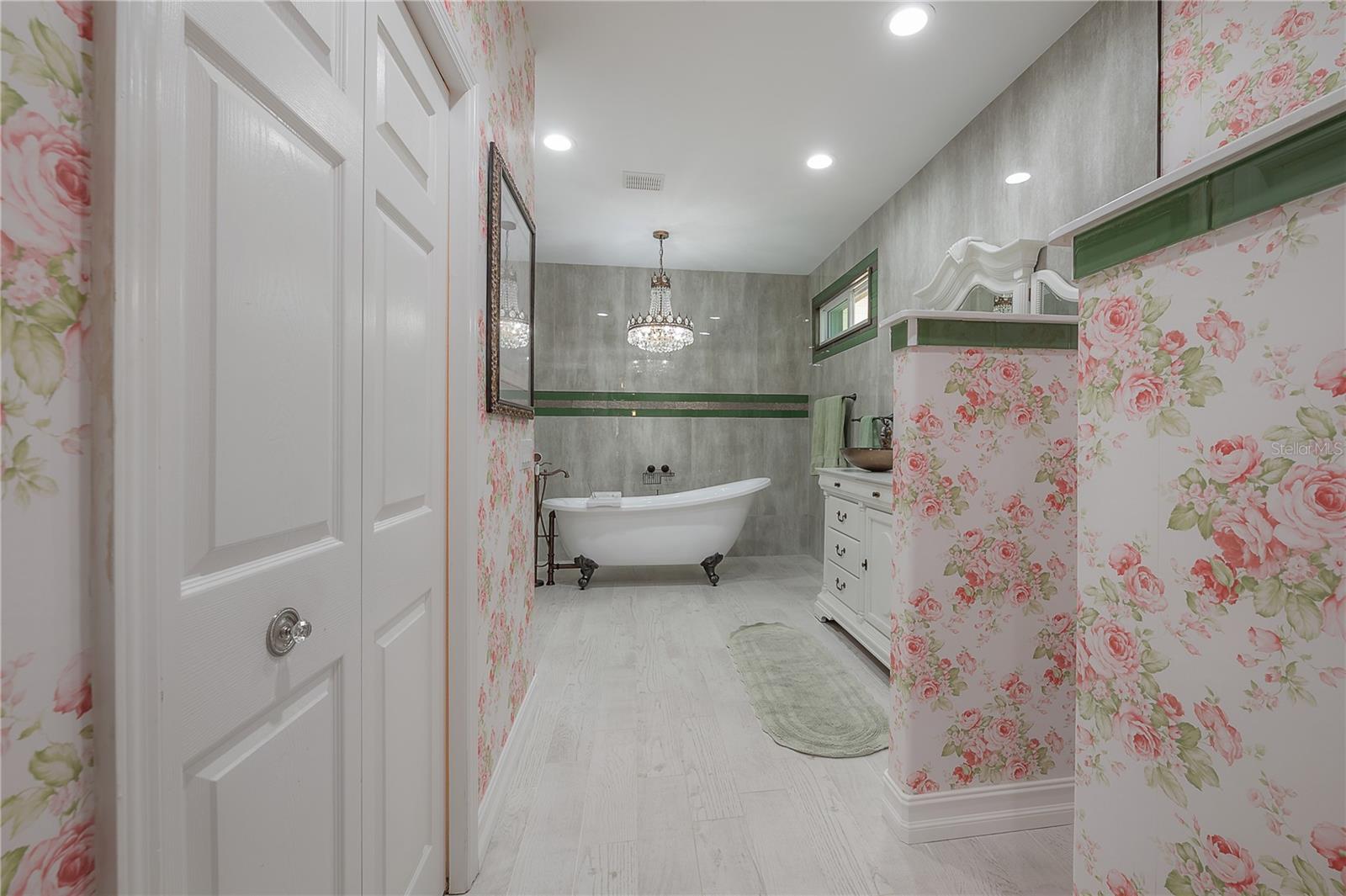 Image 24 of 61 For 12108 Riverhills Drive