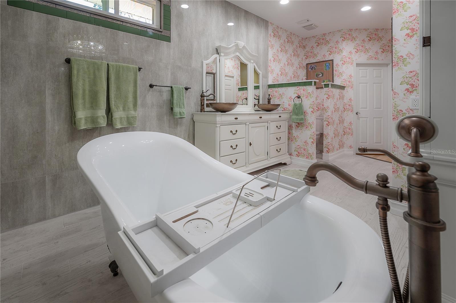 Image 26 of 61 For 12108 Riverhills Drive