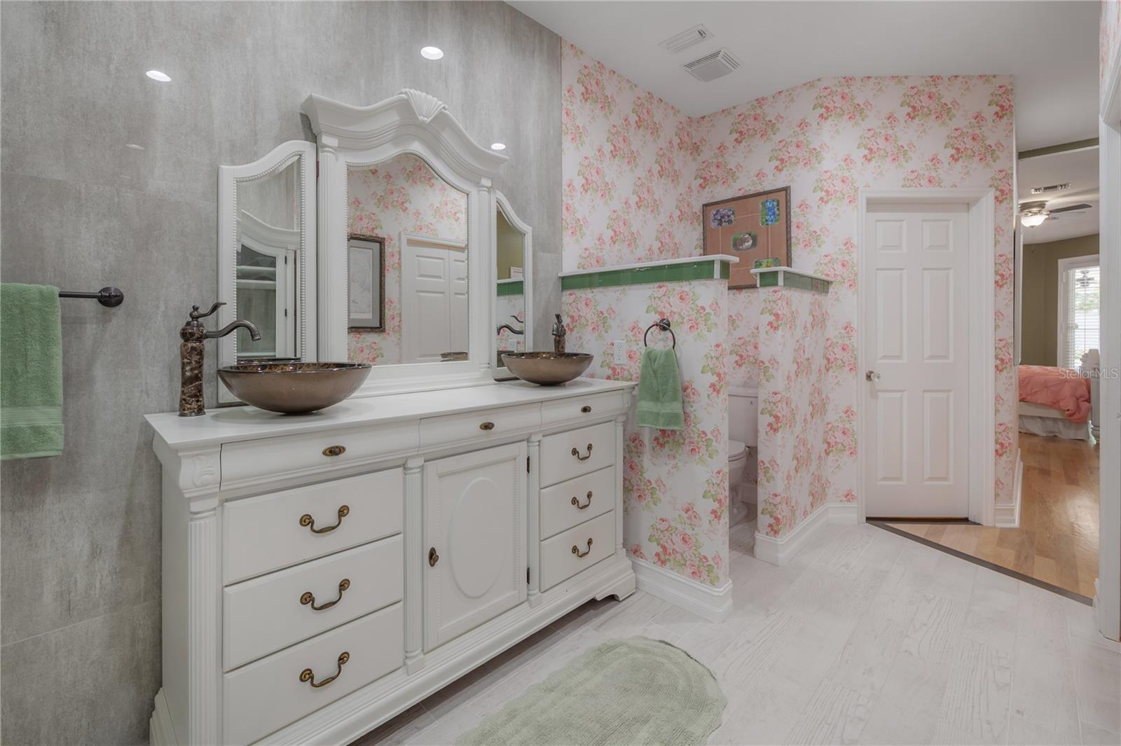 Image 27 of 61 For 12108 Riverhills Drive