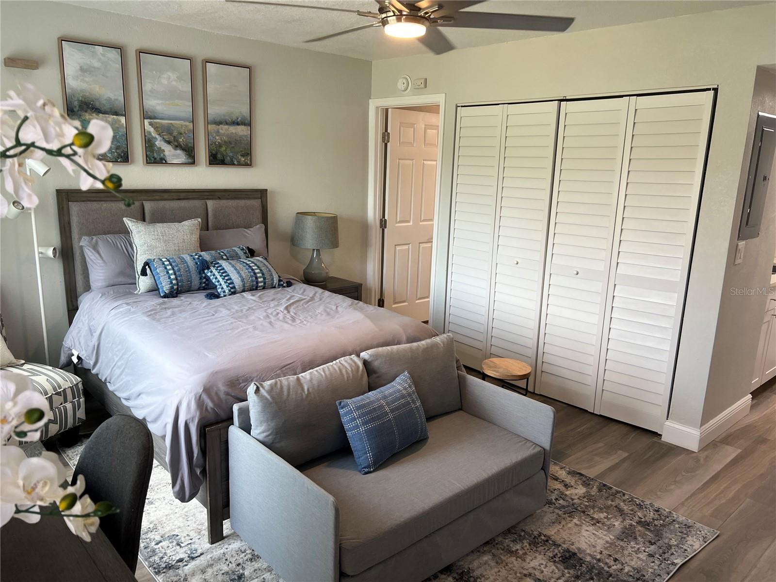 Image 5 of 20 For 4141 Dolphin Drive 4141