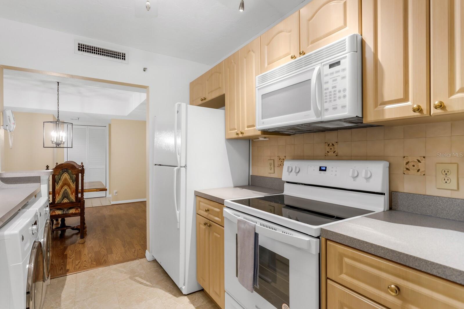 Image 11 of 54 For 3211 Swann Avenue 204