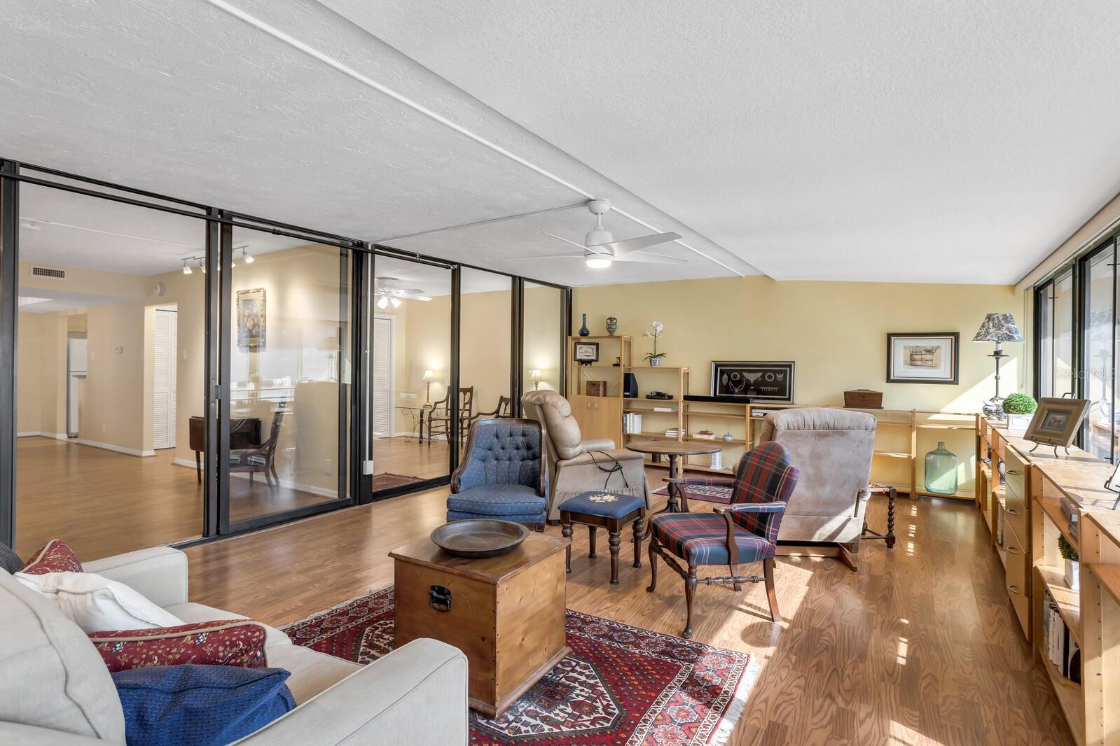 Image 14 of 54 For 3211 Swann Avenue 204