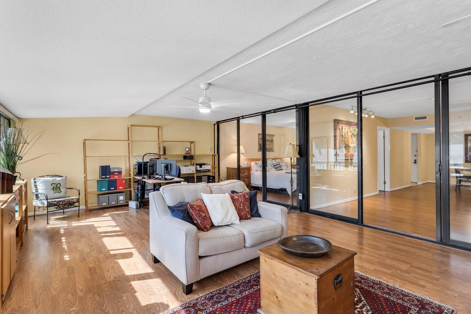 Image 15 of 54 For 3211 Swann Avenue 204