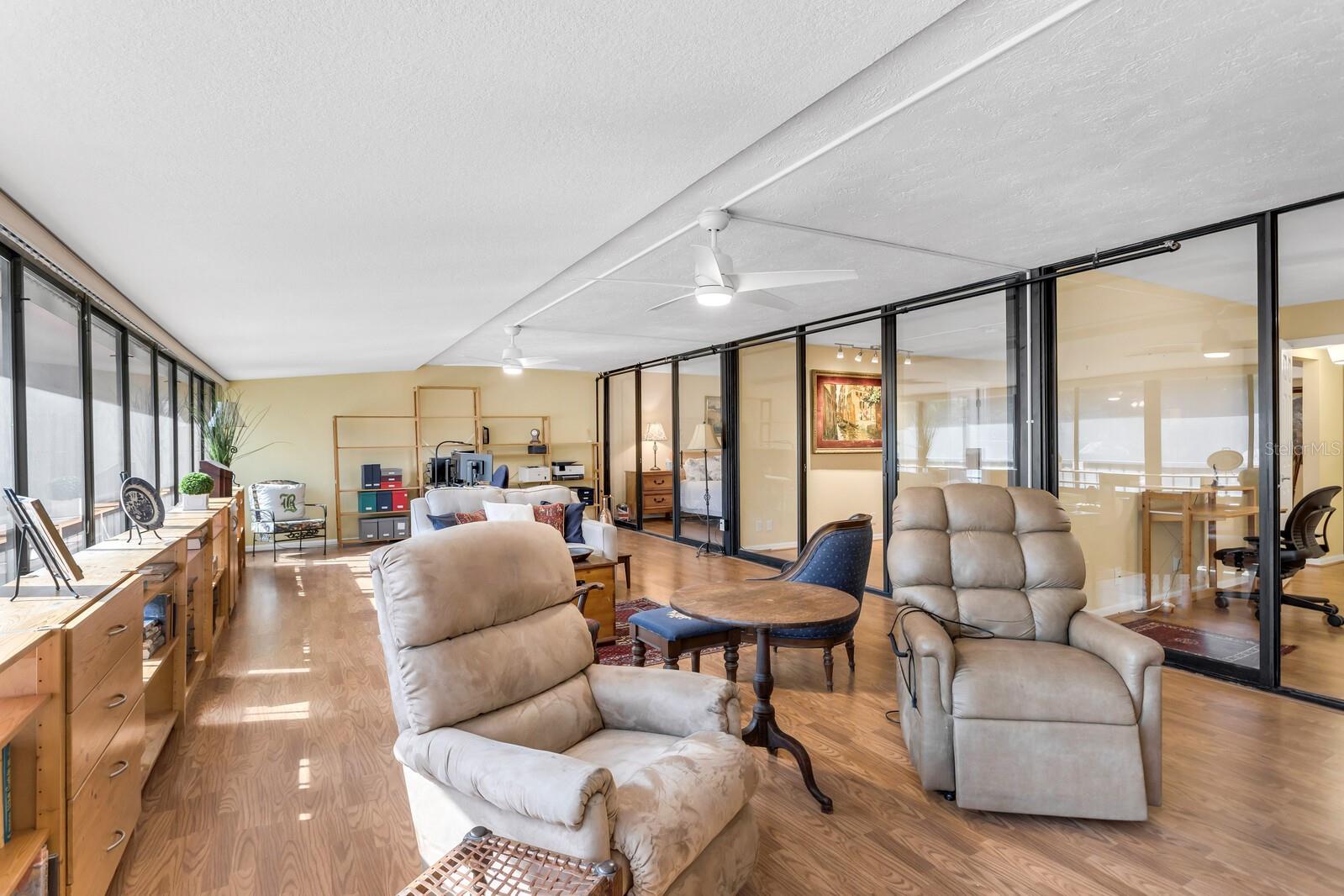 Image 17 of 54 For 3211 Swann Avenue 204