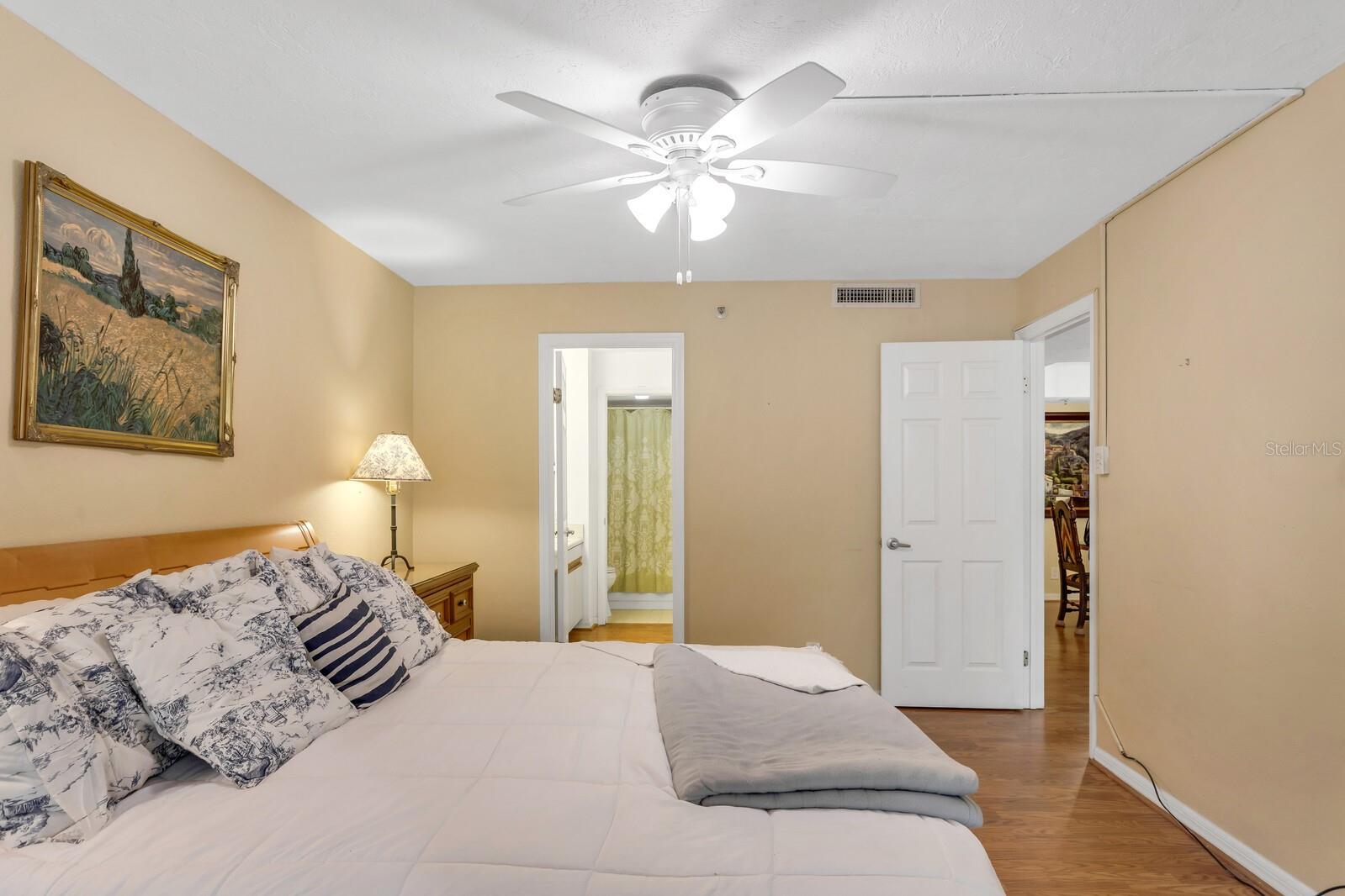 Image 20 of 54 For 3211 Swann Avenue 204