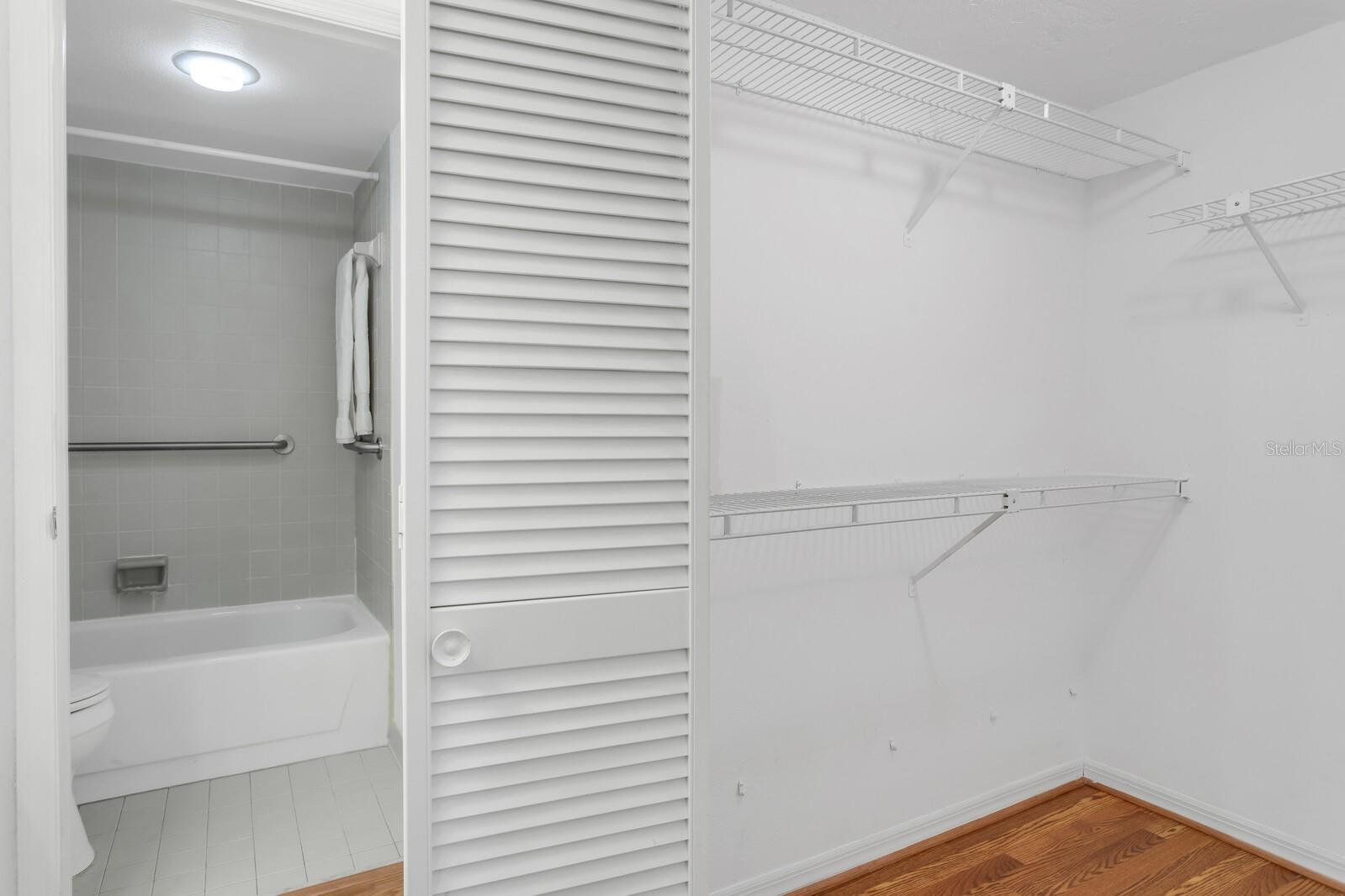 Image 23 of 54 For 3211 Swann Avenue 204