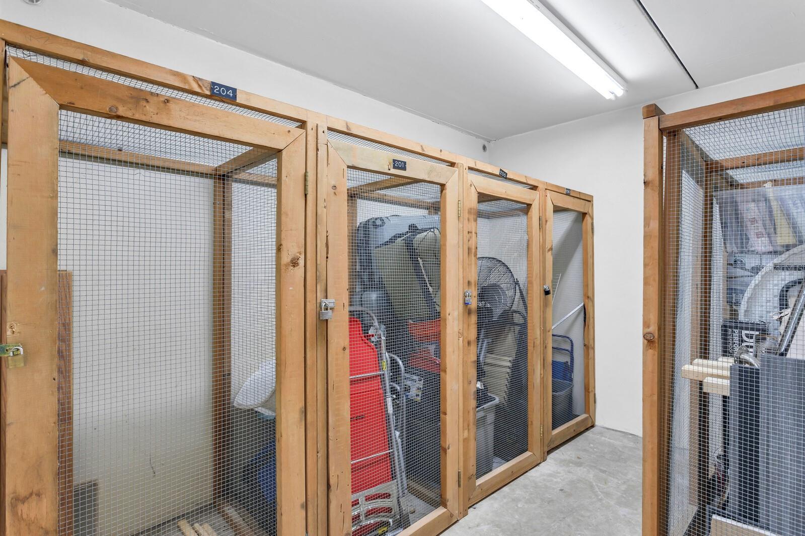 Image 31 of 54 For 3211 Swann Avenue 204