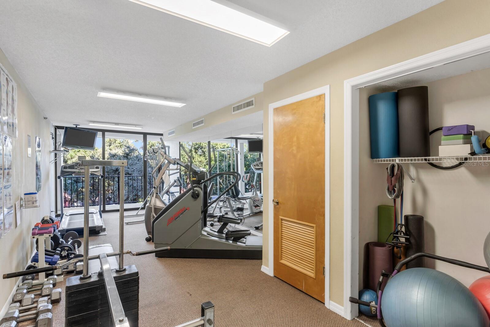 Image 32 of 54 For 3211 Swann Avenue 204