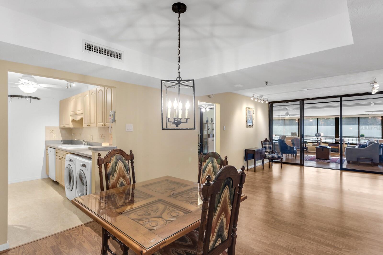 Image 6 of 54 For 3211 Swann Avenue 204