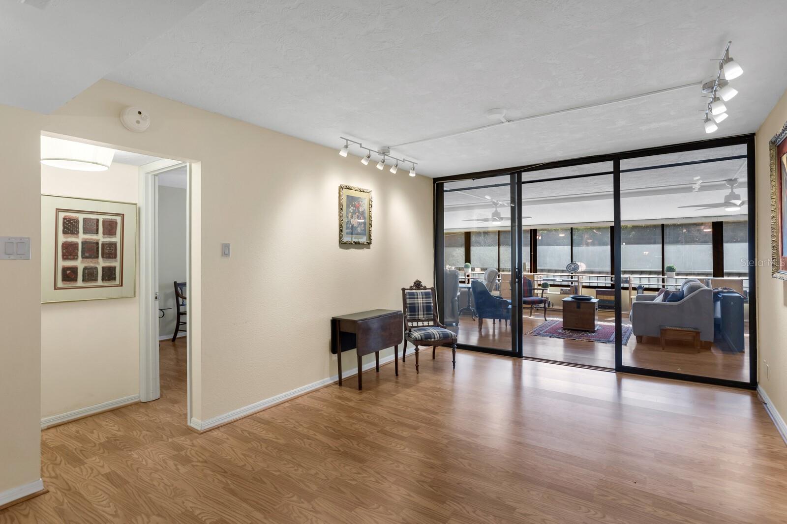 Image 7 of 54 For 3211 Swann Avenue 204