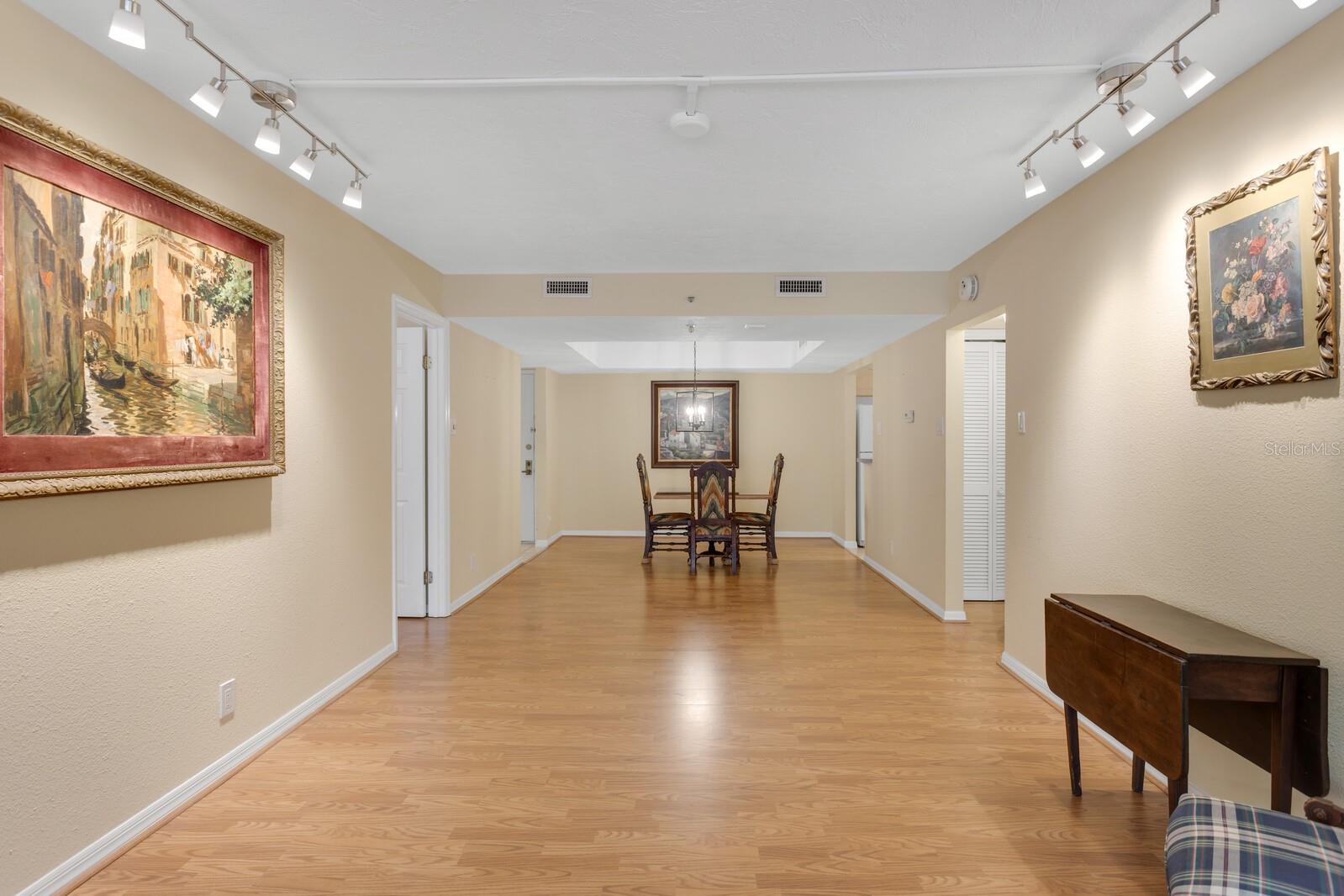 Image 9 of 54 For 3211 Swann Avenue 204