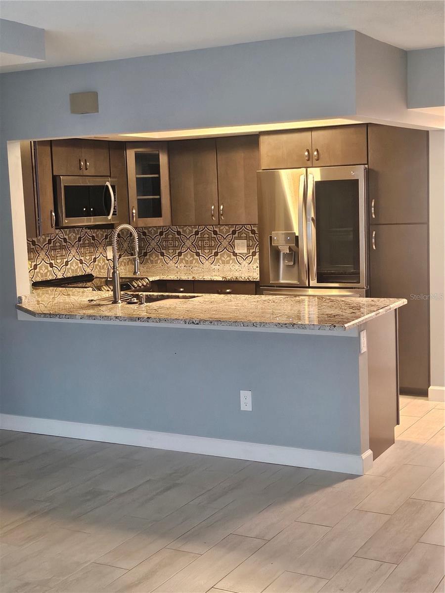 Image 5 of 18 For 5220 Brittany Drive S 202