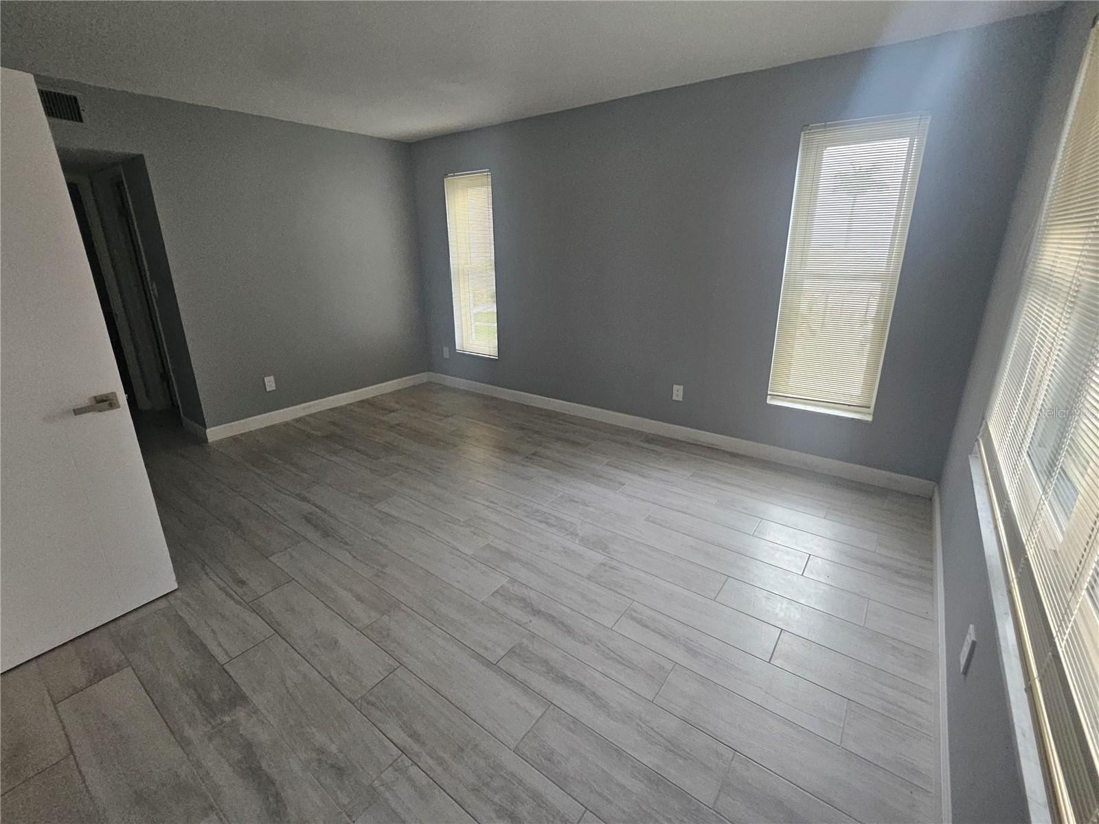 Image 9 of 18 For 5220 Brittany Drive S 202