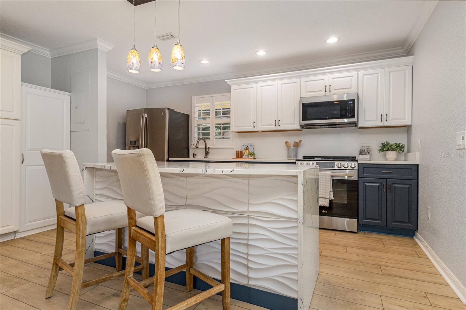 Image 13 of 34 For 751 Meandering Way